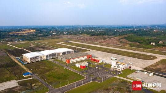 首現(xiàn)有人機(jī)與無人機(jī)同場飛行 自貢航空產(chǎn)業(yè)園即將上演“飛行秀”